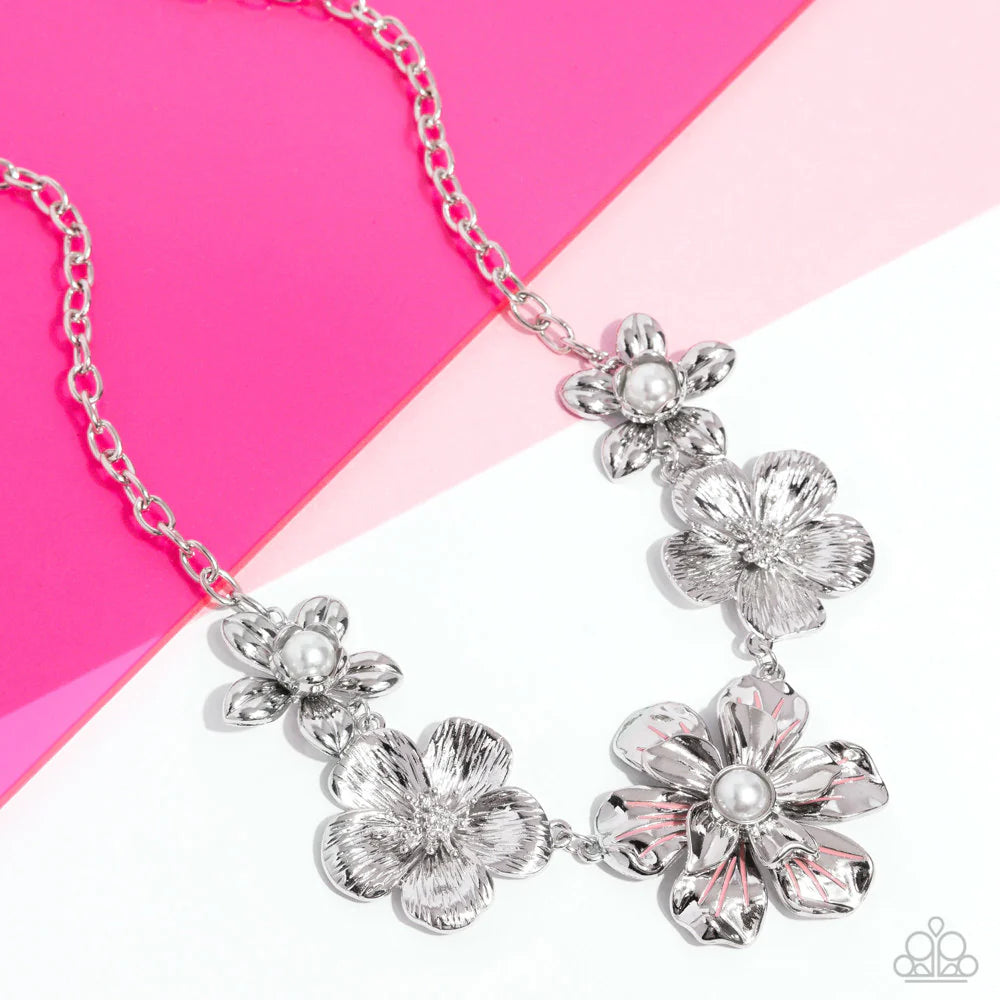 Paparazzi ♥ FLOWER Move - Orange ♥ Necklace