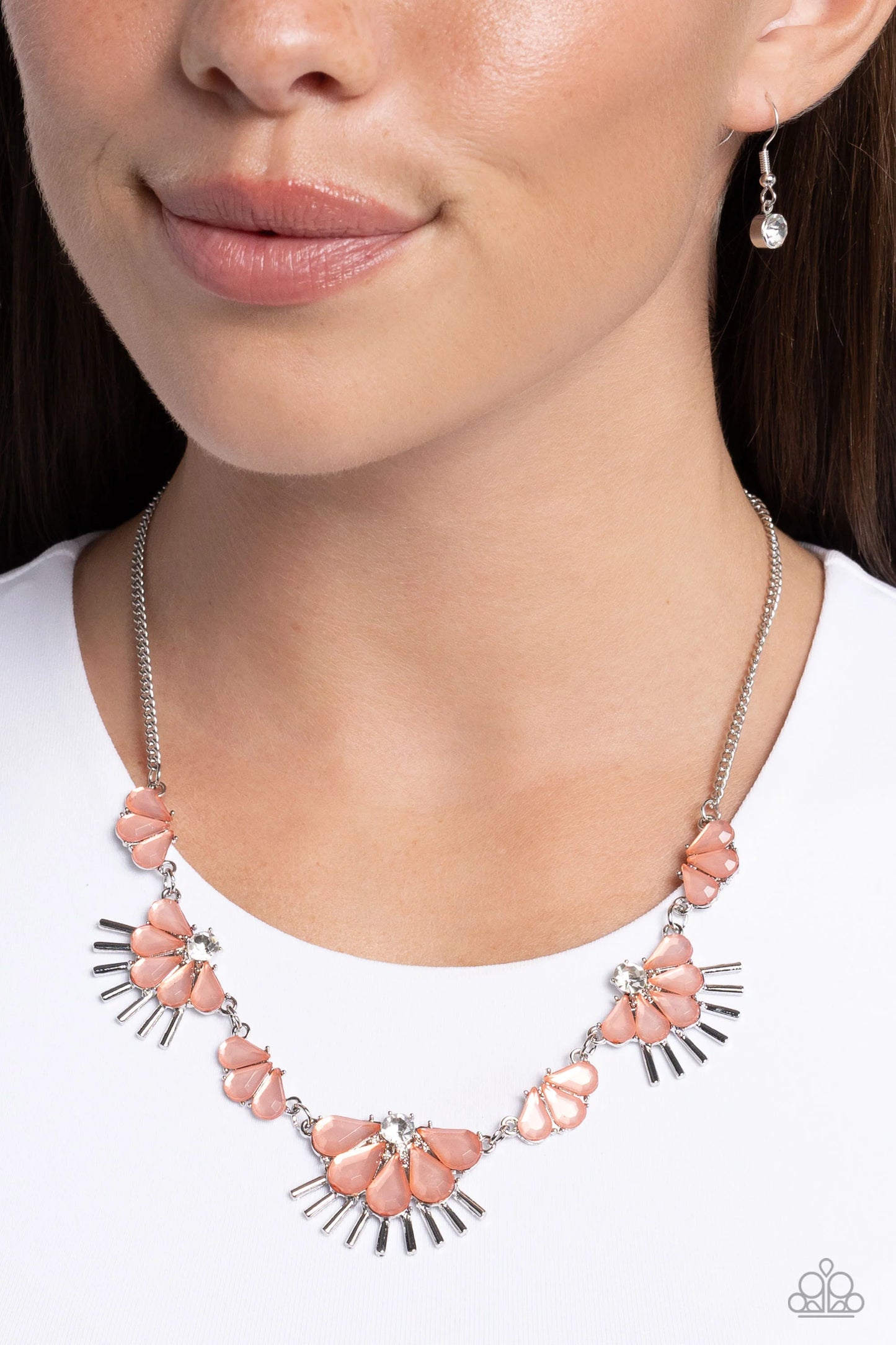 Paparazzi ♥ Fluttering Fan - Orange ♥ Necklace