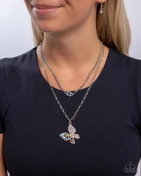 Paparazzi ♥ Hovering Headline - Necklace ♥ Necklace
