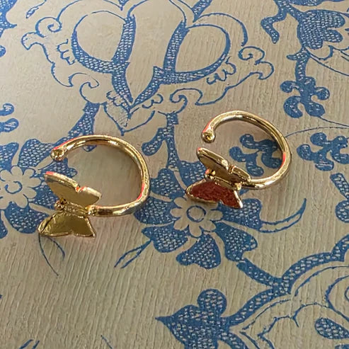 Paparazzi ♥ Aerial Attitude - Gold ♥ Post Earrings