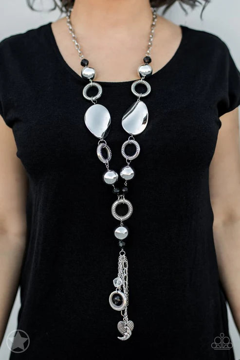 Paparazzi ♥ Total Eclipse Of the Heart - Black ♥ Necklace