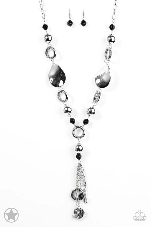 Paparazzi ♥ Total Eclipse Of the Heart - Black ♥ Necklace