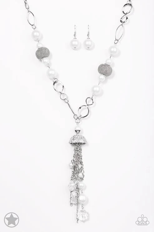 Paparazzi ♥ Designated Diva - White ♥ Necklace