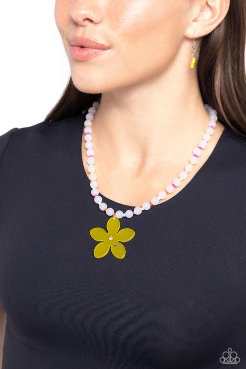 Paparazzi ♥ Nostalgic Novelty - Yellow ♥ Necklace
